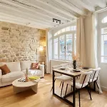 Apartment Pantheon Notre Dame By Studio Prestige